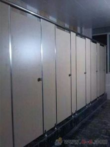 江門市明美建筑材料廠 專業(yè)打造高品質衛(wèi)生間隔斷解決方案